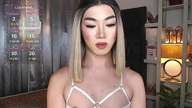 Snapshot of Local_Hoelyx chatting on 12.15.24 Local Hoelyx online show from 12.15.24