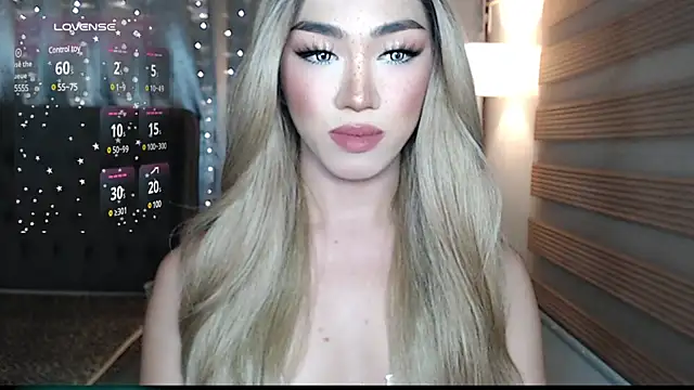 Snapshot of Local_Hoelyx chatting on 12.22.24 Local Hoelyx online show from 12.22.24