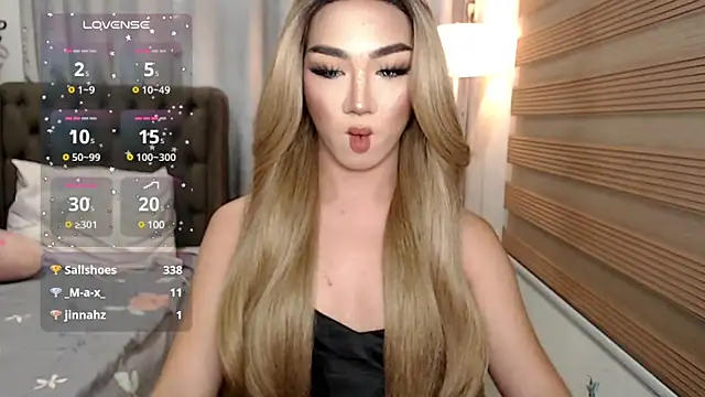 Snapshot of Local_Hoelyx chatting on 12.26.24 Local Hoelyx online show from 12.26.24