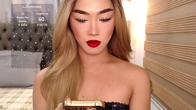 Snapshot of Local_Hoelyx chatting on 01.16.25 Local Hoelyx online show from 01.16.25