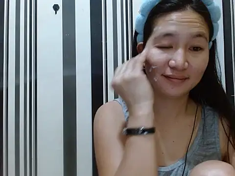 Snapshot of angel_pussie chatting on 10.23.25 angel pussie online show from 10.23.25