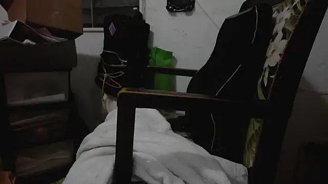 Snapshot of poppergirl69 chatting on 12.16.24 poppergirl69 online show from 12.16.24