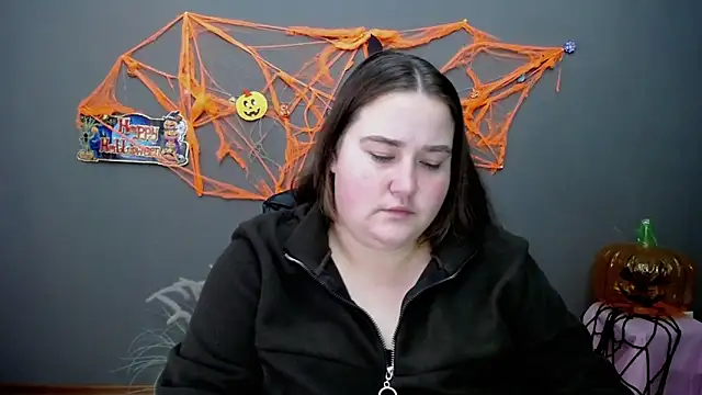 Snapshot of XX_Daniella_XX chatting on 10.28.25 XX Daniella XX online show from 10.28.25