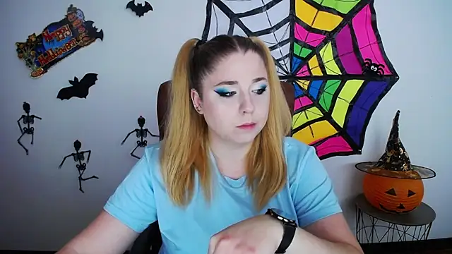 Snapshot of JessikaDaniel chatting on 10.17.25 JessikaDaniel online show from 10.17.25