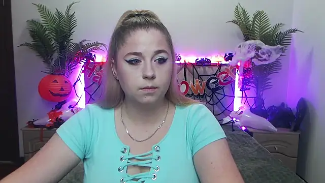 Snapshot of JessikaDaniel chatting on 10.18.25 JessikaDaniel online show from 10.18.25