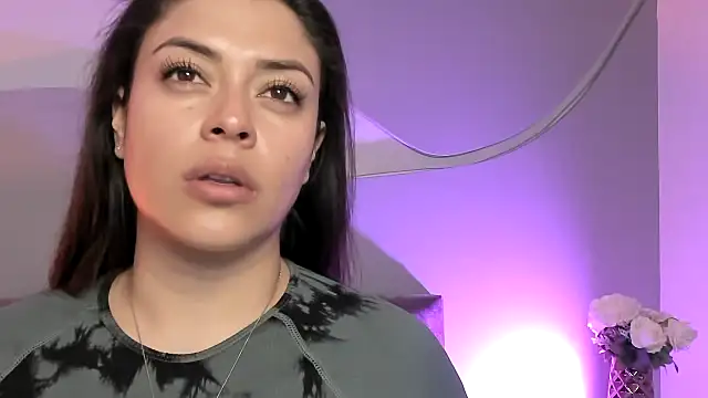 Nicolle W online show from 03.11.25