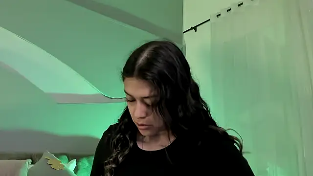 Nicolle W online show from 03.17.25