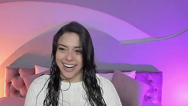 Nicolle W online show from 03.21.25