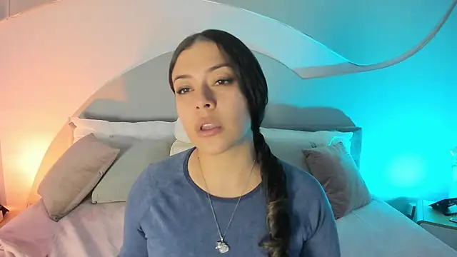 Nicolle W online show from 09.15.25