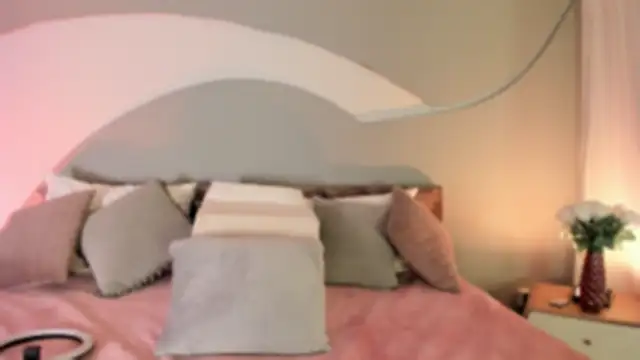 Nicolle W online show from 09.20.25