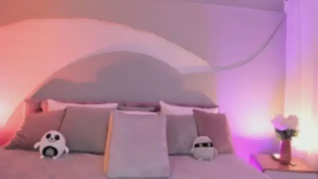 Nicolle W online show from 10.30.25