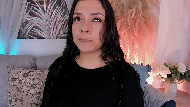 Snapshot of Nicolle_W chatting on 06.26.26 Nicolle W online show from 06.26.26