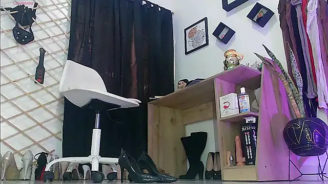 myla sarah online show from 04.18.26