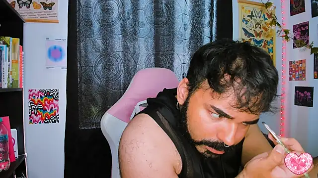 Snapshot of johnnyalx chatting on 03.08.25 johnnyalx online show from 03.08.25