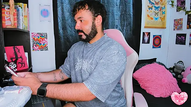 Snapshot of johnnyalx chatting on 03.11.25 johnnyalx online show from 03.11.25