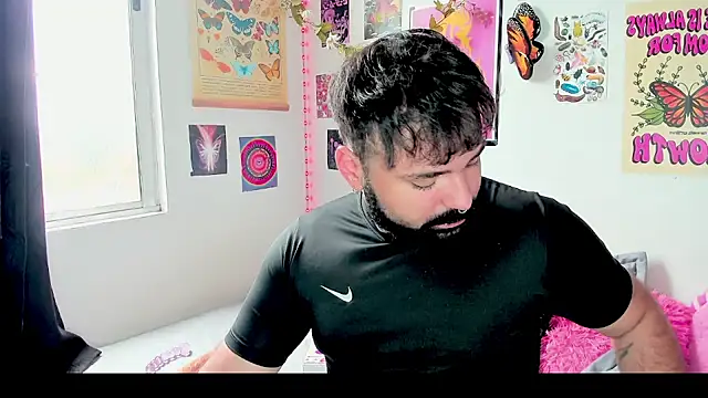 Snapshot of johnnyalx chatting on 10.01.25 johnnyalx online show from 10.01.25