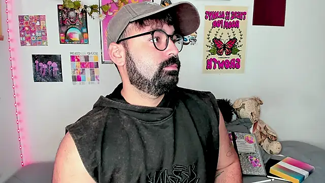 Snapshot of johnnyalx chatting on 10.14.25 johnnyalx online show from 10.14.25