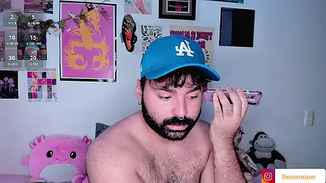 Snapshot of johnnyalx chatting on 11.12.25 johnnyalx online show from 11.12.25