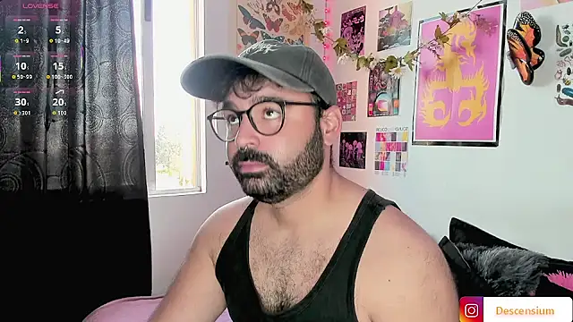 Snapshot of johnnyalx chatting on 11.17.25 johnnyalx online show from 11.17.25