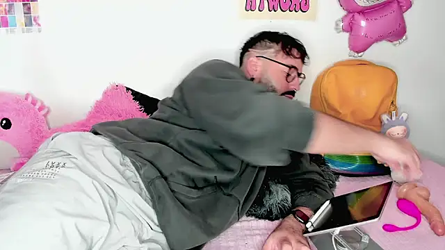 Snapshot of johnnyalx chatting on 12.01.25 johnnyalx online show from 12.01.25