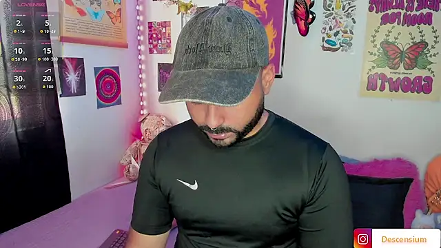 Snapshot of johnnyalx chatting on 12.02.25 johnnyalx online show from 12.02.25