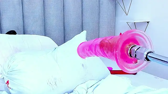 keyllaa  online show from 01.07.25