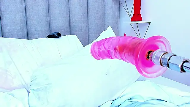 keyllaa  online show from 03.10.25