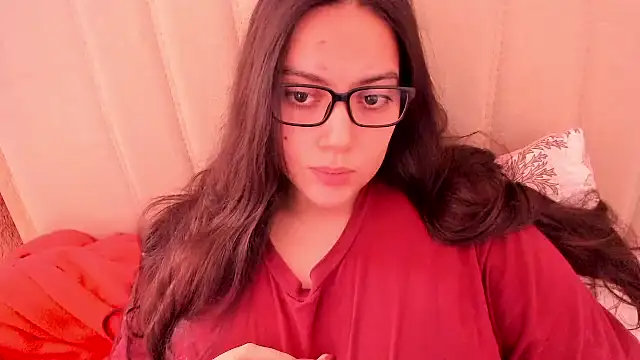 Snapshot of roniewester chatting on 06.18.26 roniewester online show from 06.18.26
