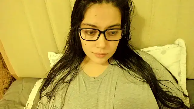 Snapshot of roniewester chatting on 06.19.26 roniewester online show from 06.19.26