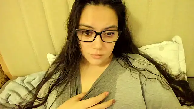 Snapshot of roniewester chatting on 06.24.26 roniewester online show from 06.24.26
