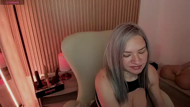 Snapshot of MarianL0ve chatting on 02.28.25 MarianL0ve online show from 02.28.25