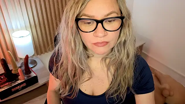 MarianL0ve online show from 11.21.25