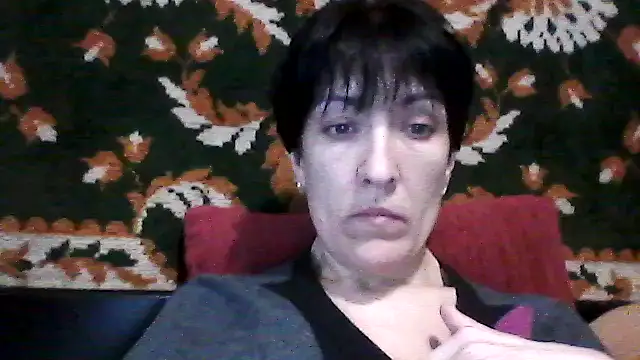 Snapshot of SunnyAmorre chatting on 12.04.25 SunnyAmorre online show from 12.04.25