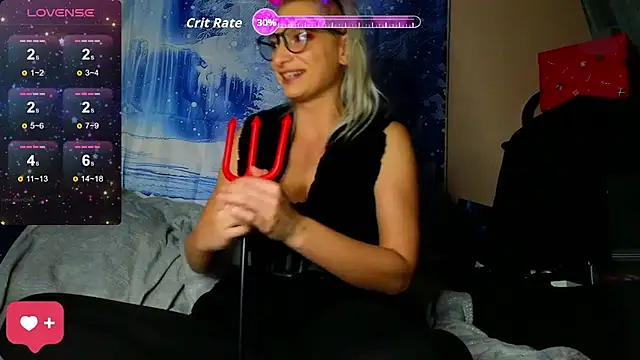 Snapshot of KittyMia chatting on 12.05.25 KittyMia online show from 12.05.25