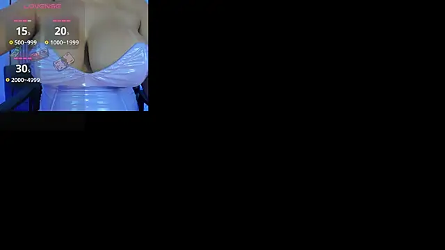 Snapshot of LeahJones_ chatting on 01.28.25 LeahJones  online show from 01.28.25