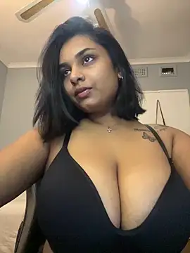 layla amin online show from 04.12.26