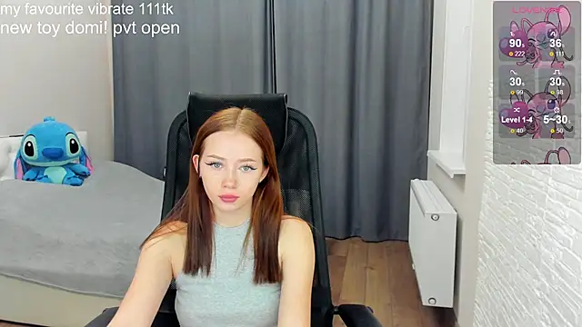 Snapshot of Hot_Mia_ chatting on 12.02.24 Hot Mia online show from 12.02.24