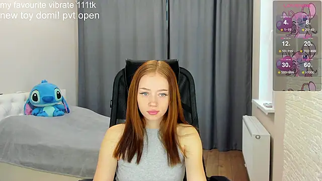 Snapshot of Hot_Mia_ chatting on 12.04.24 Hot Mia online show from 12.04.24