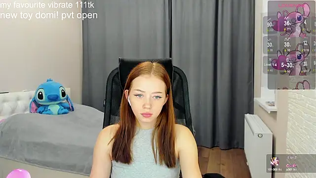 Snapshot of Hot_Mia_ chatting on 12.04.24 Hot Mia online show from 12.04.24