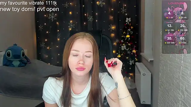 Snapshot of Hot_Mia_ chatting on 12.08.24 Hot Mia online show from 12.08.24