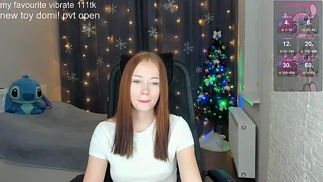 Snapshot of Hot_Mia_ chatting on 12.08.24 Hot Mia online show from 12.08.24