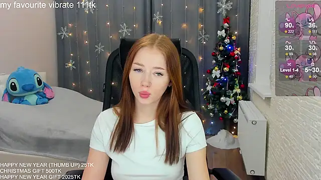 Snapshot of Hot_Mia_ chatting on 12.29.24 Hot Mia online show from 12.29.24