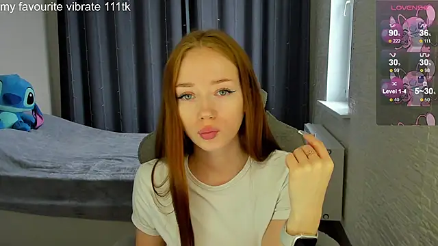 Snapshot of Hot_Mia_ chatting on 03.11.25 Hot Mia online show from 03.11.25