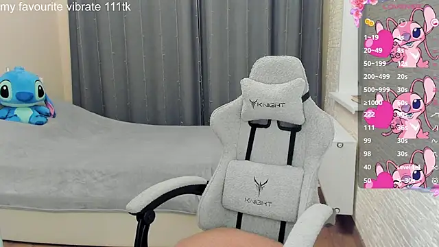 Snapshot of Hot_Mia_ chatting on 03.13.25 Hot Mia online show from 03.13.25