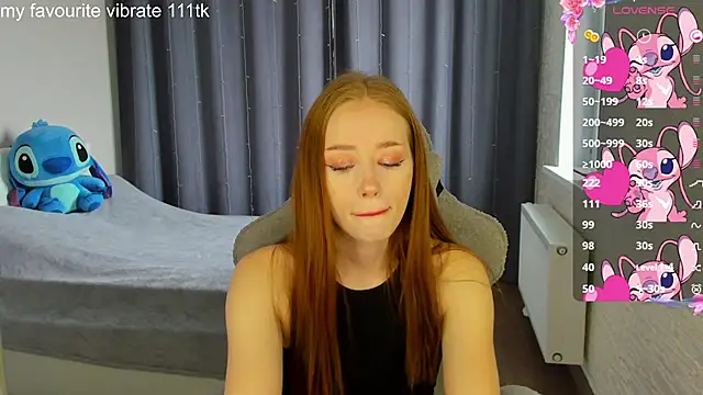 Snapshot of Hot_Mia_ chatting on 03.21.25 Hot Mia online show from 03.21.25