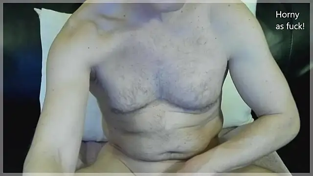Snapshot of slickshavedballs chatting on 04.12.26 slickshavedballs online show from 04.12.26