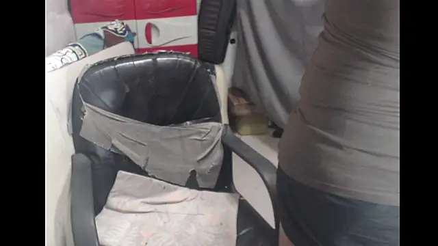 Snapshot of AsianNastyHOTCUM chatting on 12.16.25 AsianNastyHOTCUM online show from 12.16.25