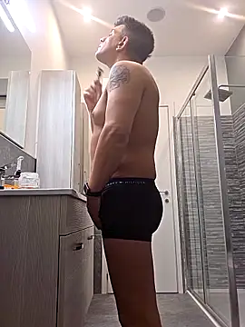 Snapshot of kekko-1982 chatting on 11.18.25 kekko-1982 online show from 11.18.25