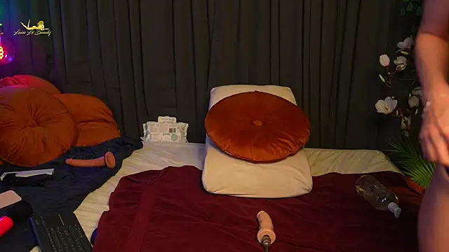 Snapshot of lacie_le_beauty chatting on 12.04.25 lacie le beauty online show from 12.04.25