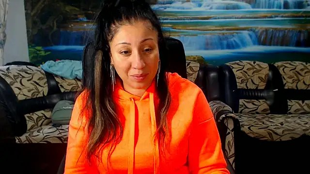 MoistMady online show from 11.10.25